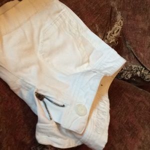 Shorts white